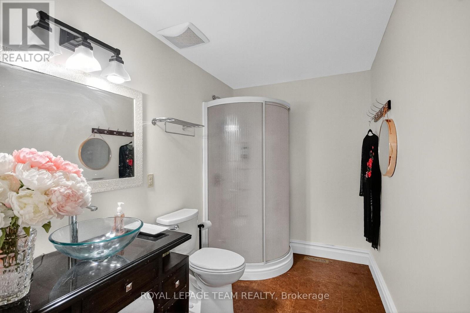 629 St Lawrence Street Property Photo 20