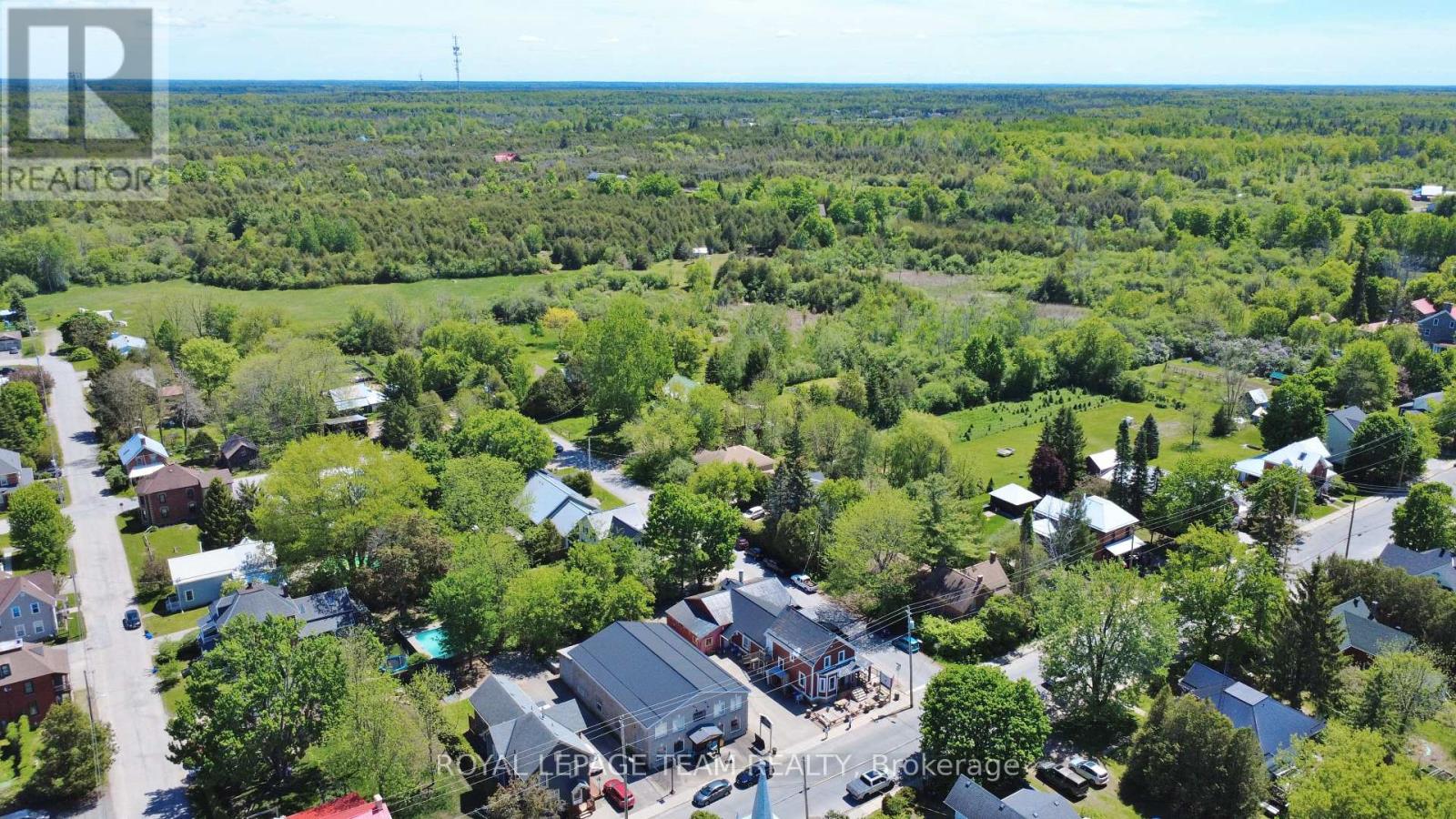 629 St Lawrence Street Property Photo 29