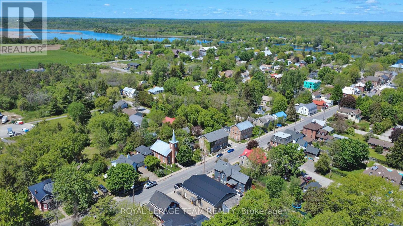 629 St Lawrence Street Property Photo 32