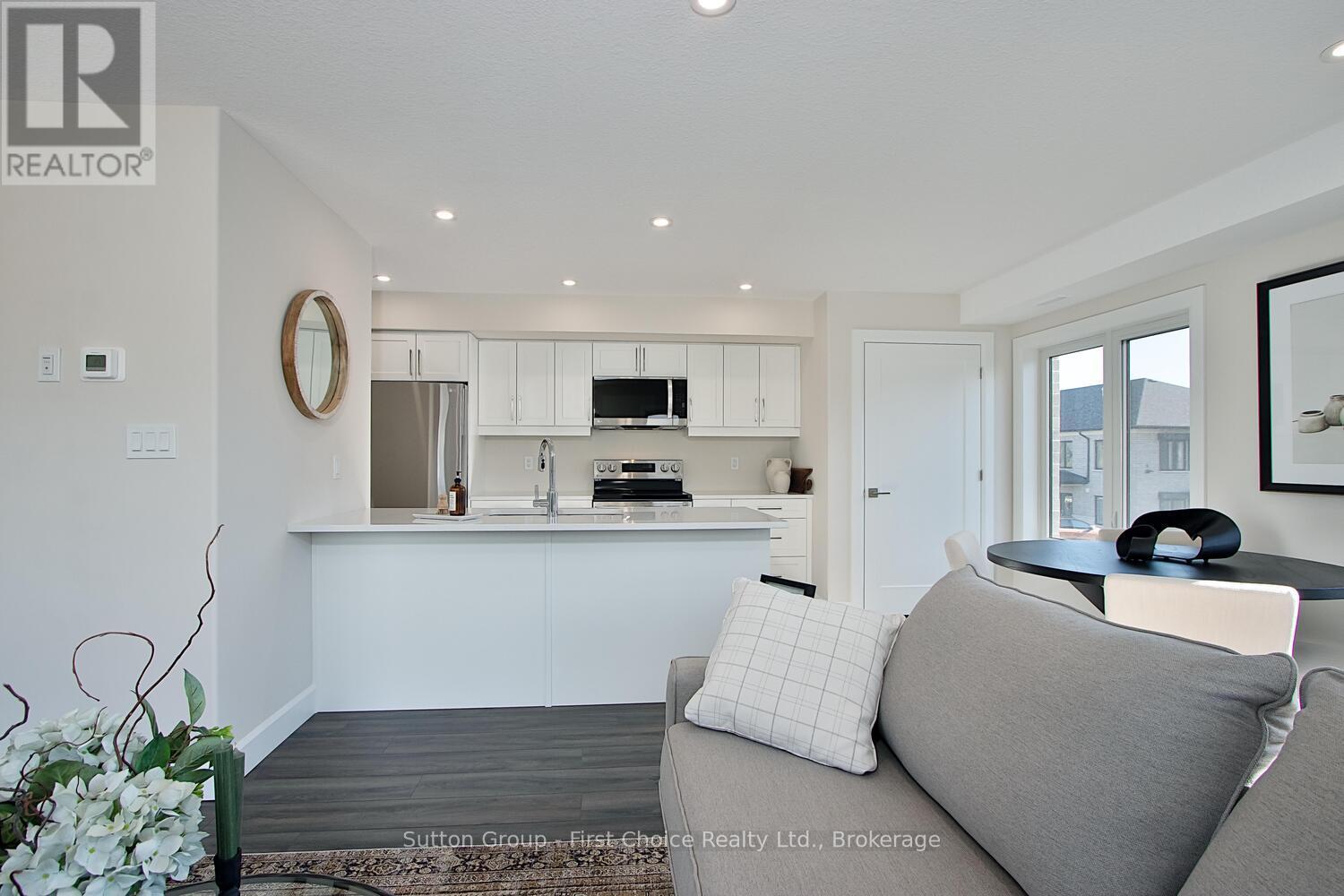 Unit 35 - 3202 Vivian Line Property Photo 9