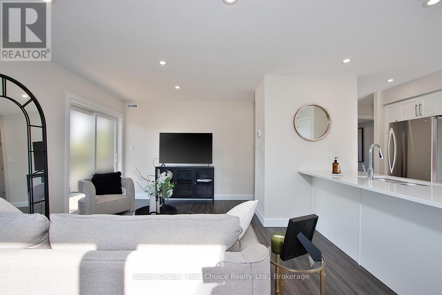 Unit 35 - 3202 Vivian Line Property Photo 10