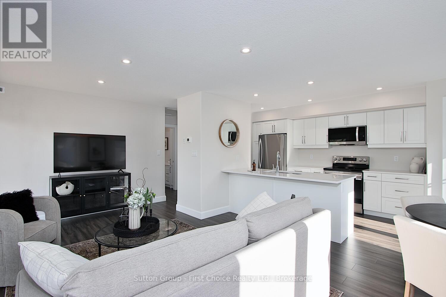 Unit 35 - 3202 Vivian Line Property Photo 11