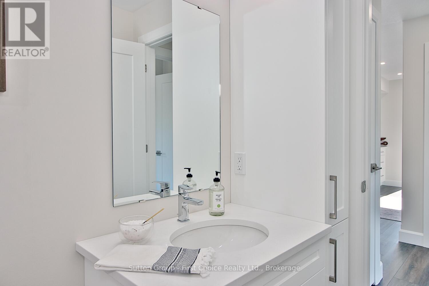 Unit 35 - 3202 Vivian Line Property Photo 24