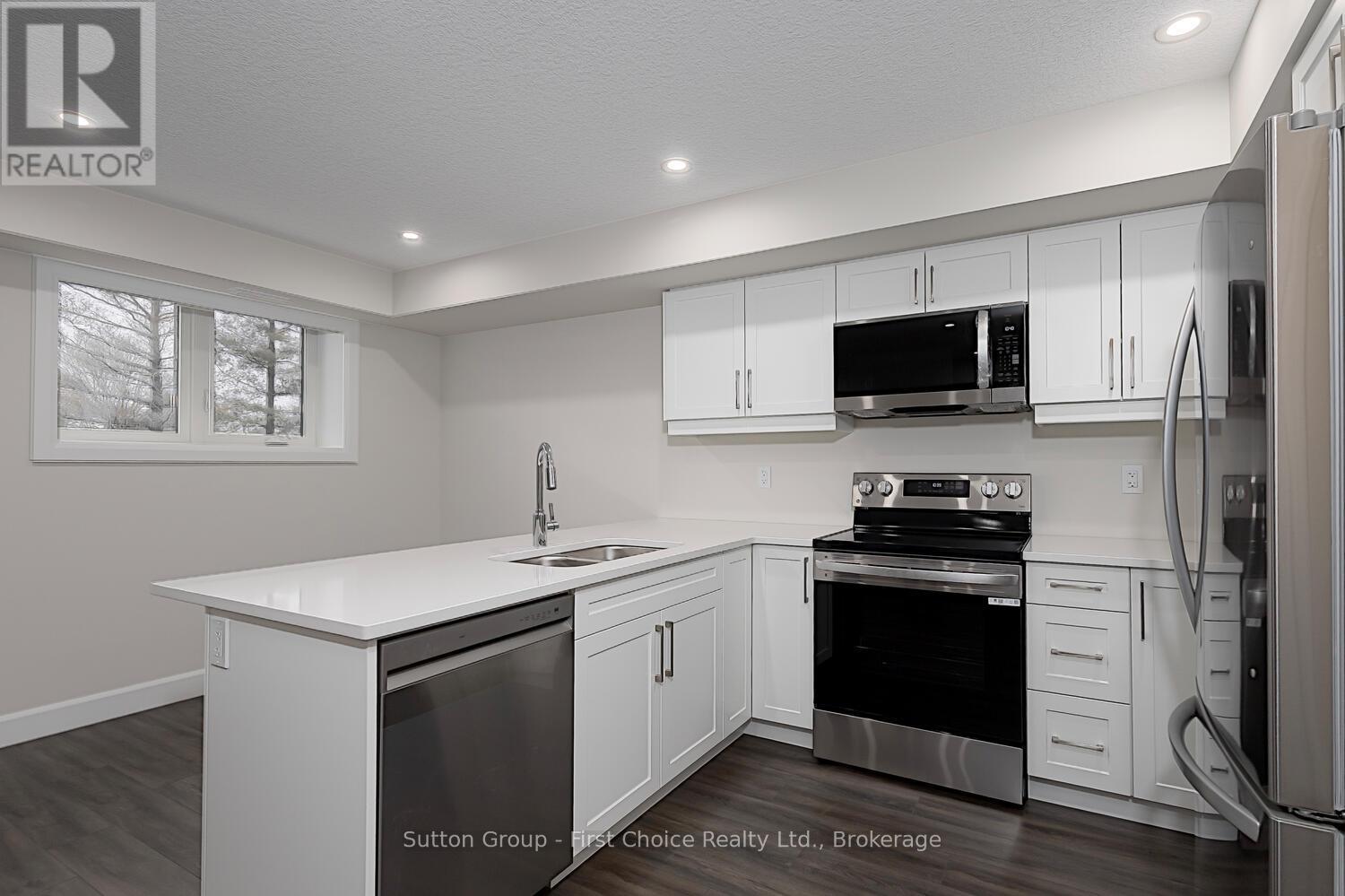 Unit 32 - 3202 Vivian Line Property Photo 7
