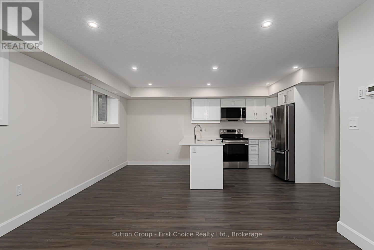 Unit 32 - 3202 Vivian Line Property Photo 9