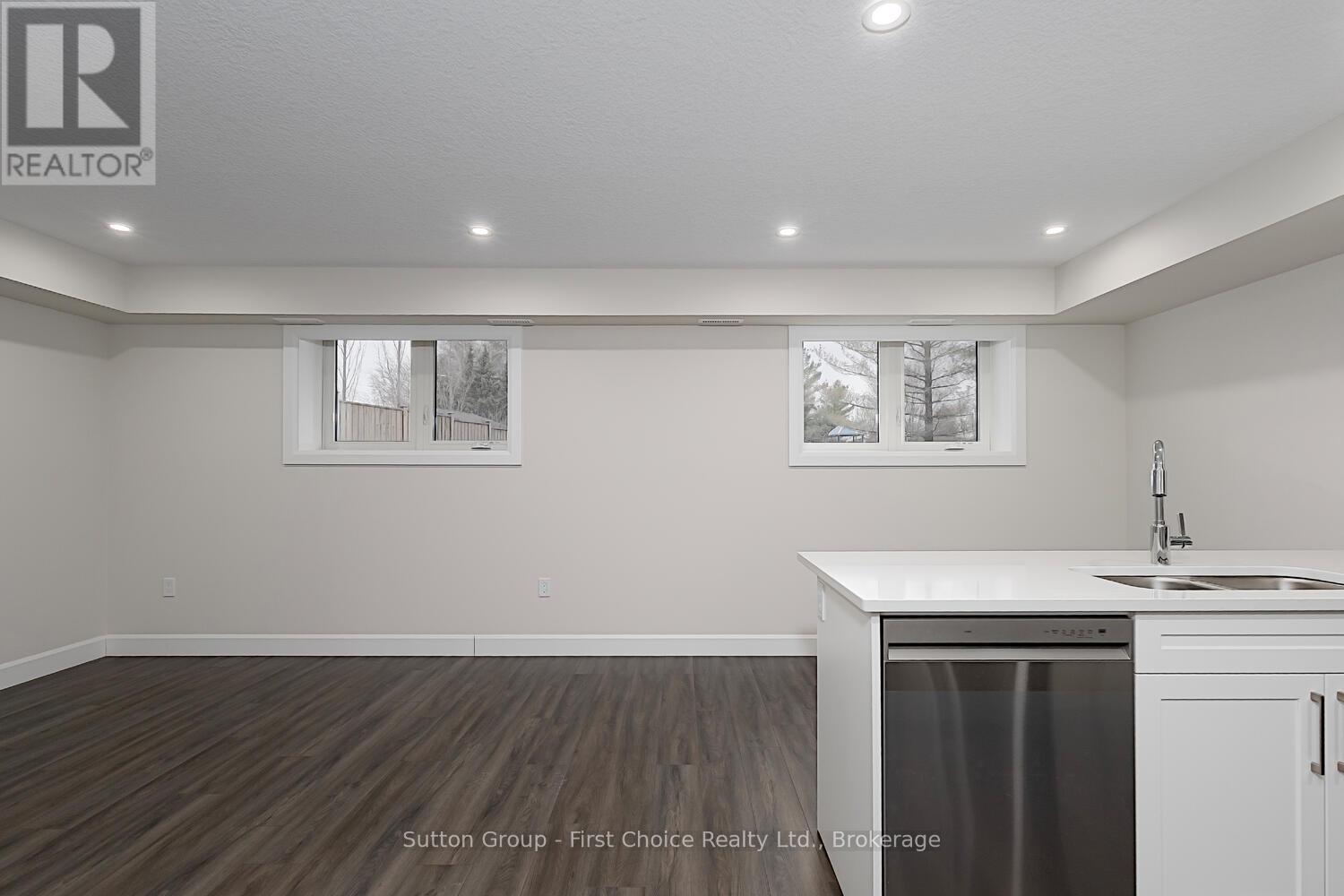 Unit 32 - 3202 Vivian Line Property Photo 10