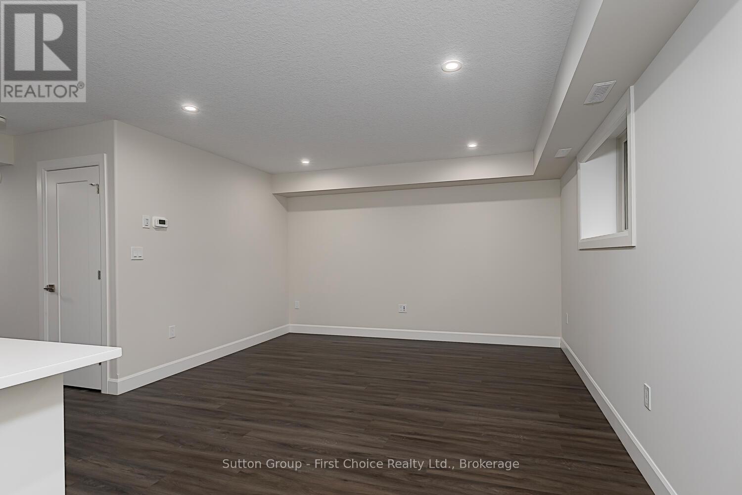 Unit 32 - 3202 Vivian Line Property Photo 11