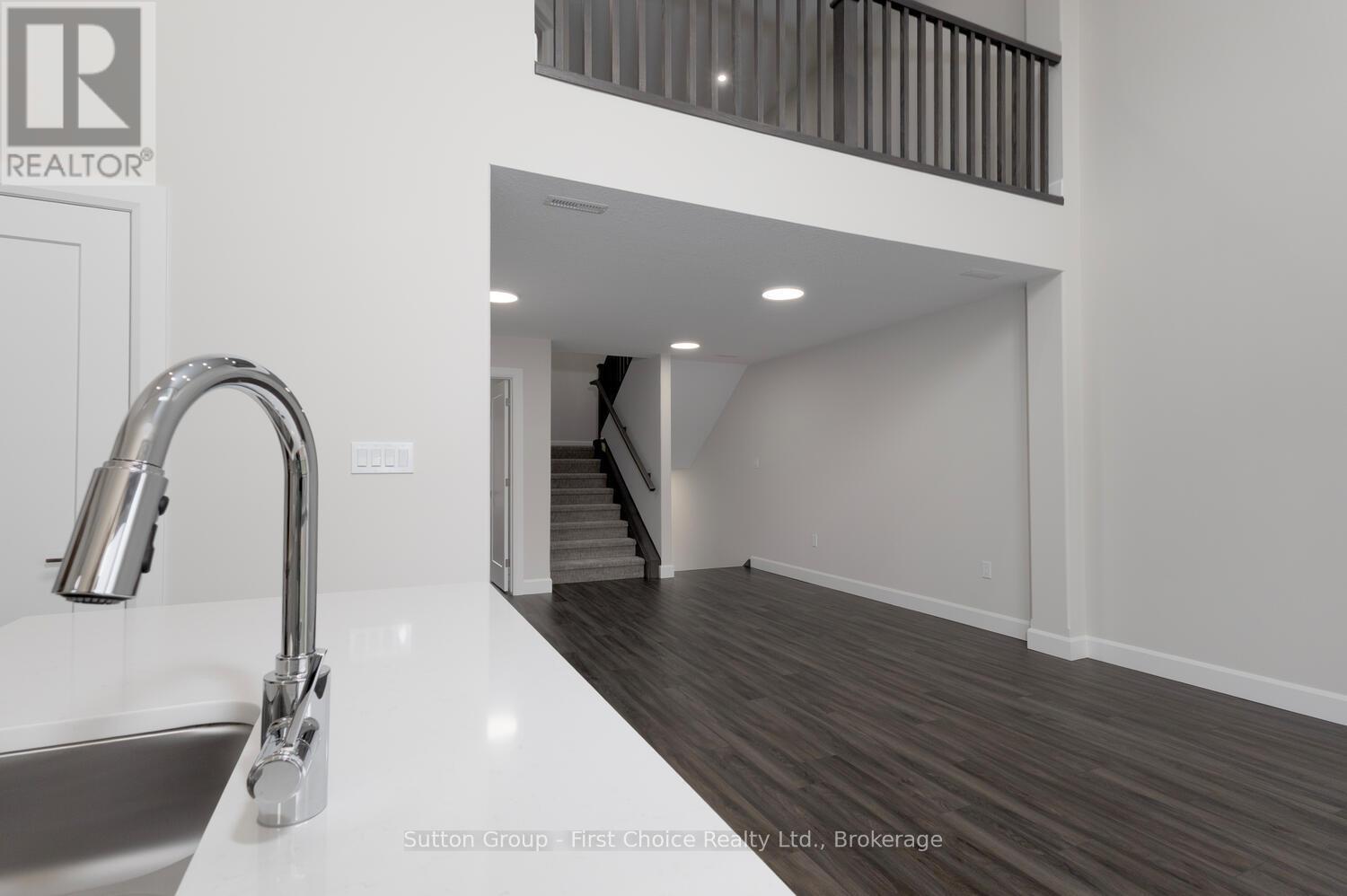 Unit 30 - 3202 Vivian Line Property Photo 11