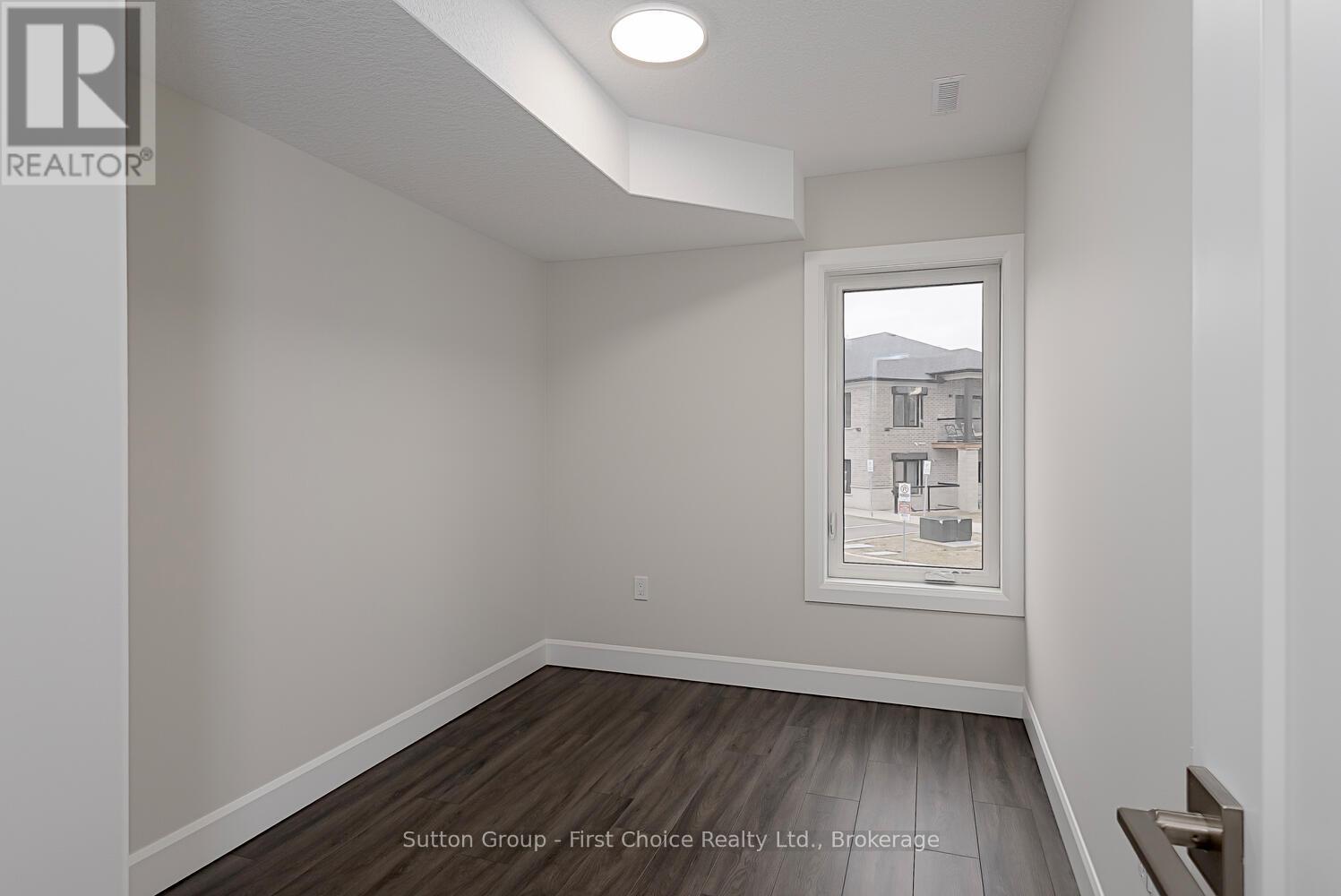 Unit 30 - 3202 Vivian Line Property Photo 12