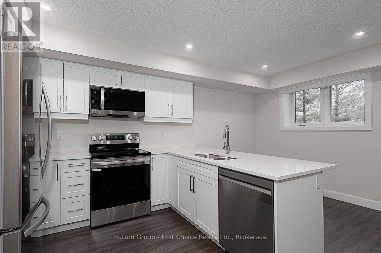 Unit 27 - 3202 Vivian Line Property Photo 8