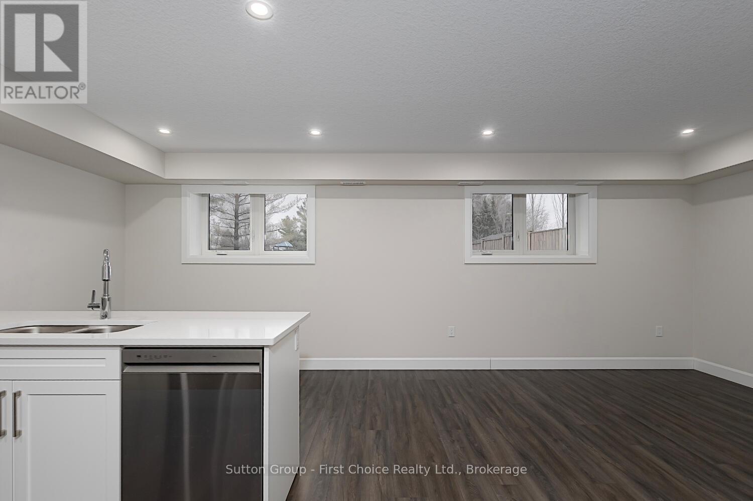 Unit 27 - 3202 Vivian Line Property Photo 10