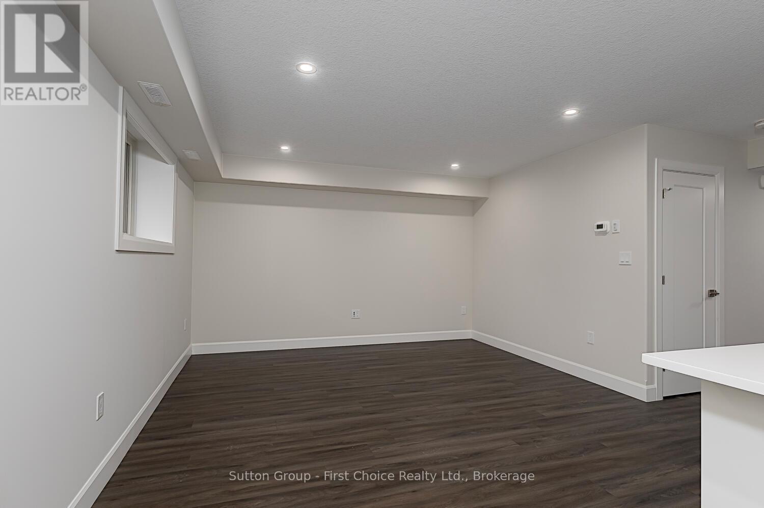 Unit 27 - 3202 Vivian Line Property Photo 11