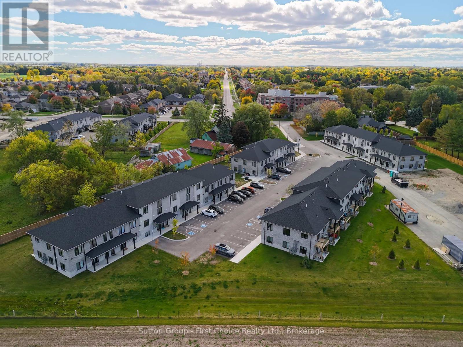 Unit 13 - 3202 Vivian Line Property Photo 1