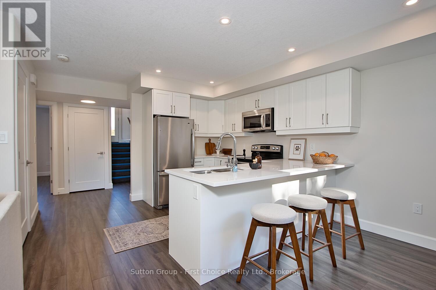 Unit 13 - 3202 Vivian Line Property Photo 12