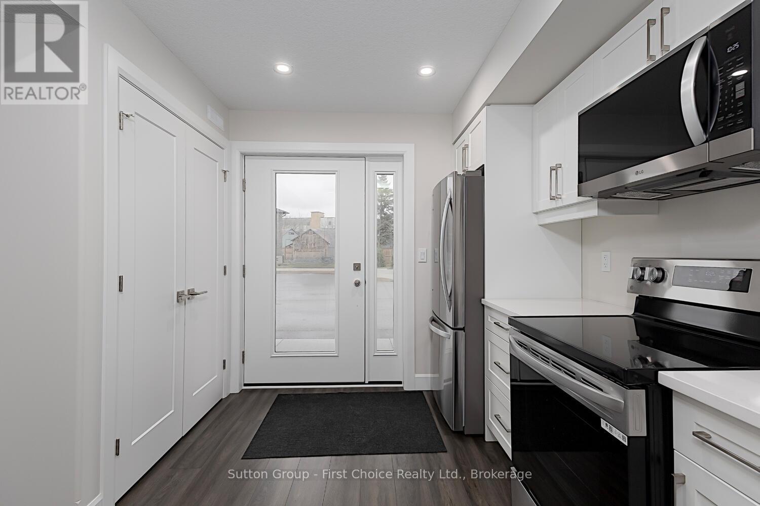 Unit 40 - 3202 Vivian Line Property Photo 9