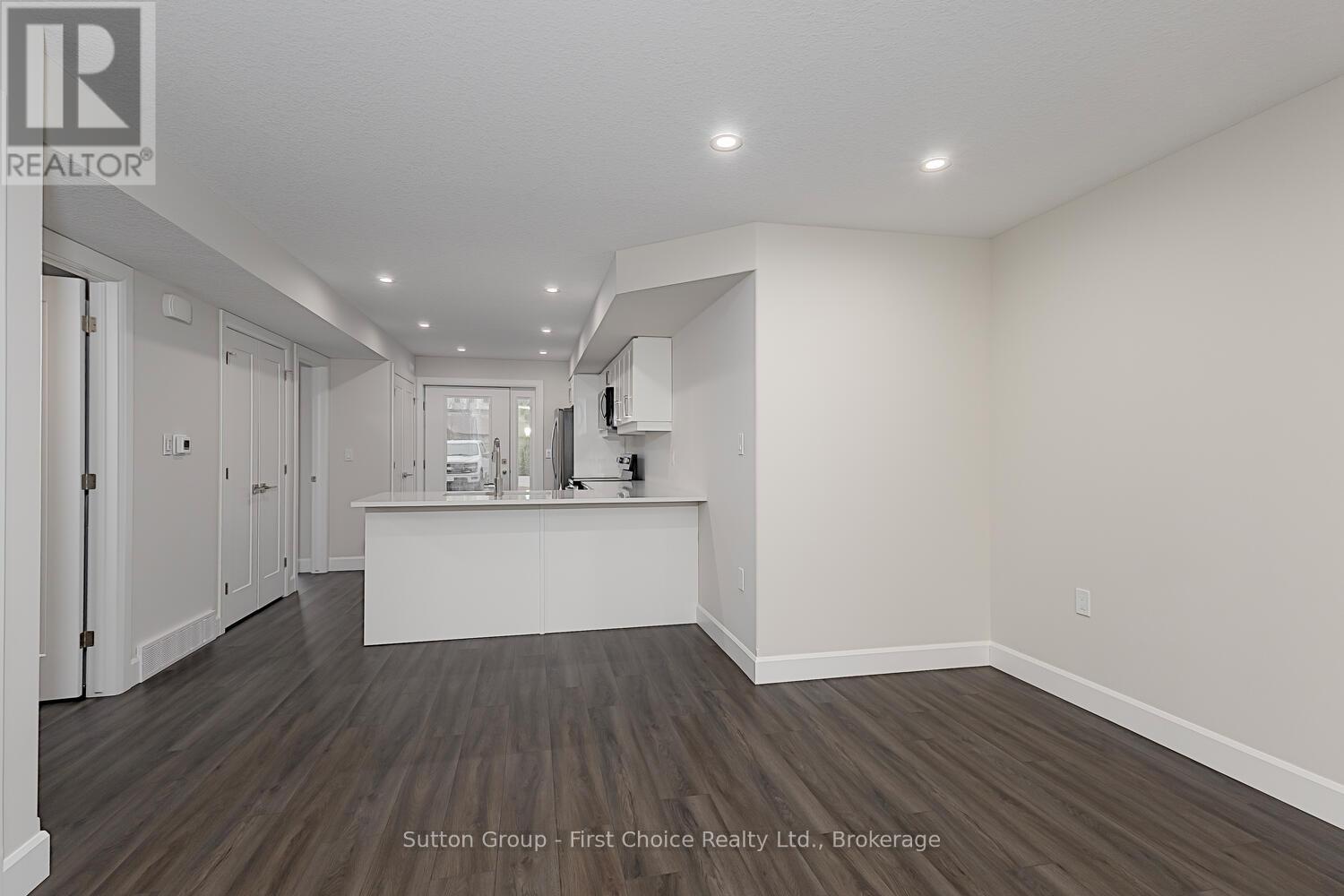 Unit 40 - 3202 Vivian Line Property Photo 11