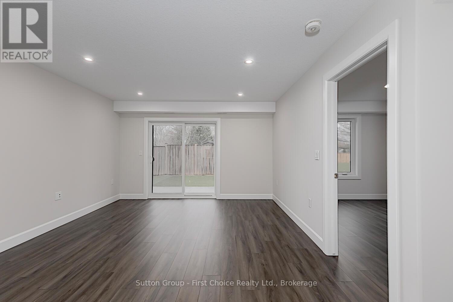 Unit 40 - 3202 Vivian Line Property Photo 12