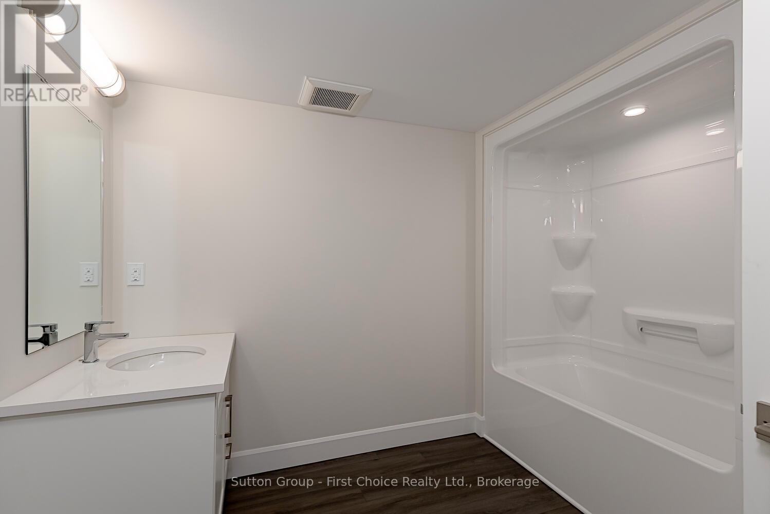 Unit 40 - 3202 Vivian Line Property Photo 13