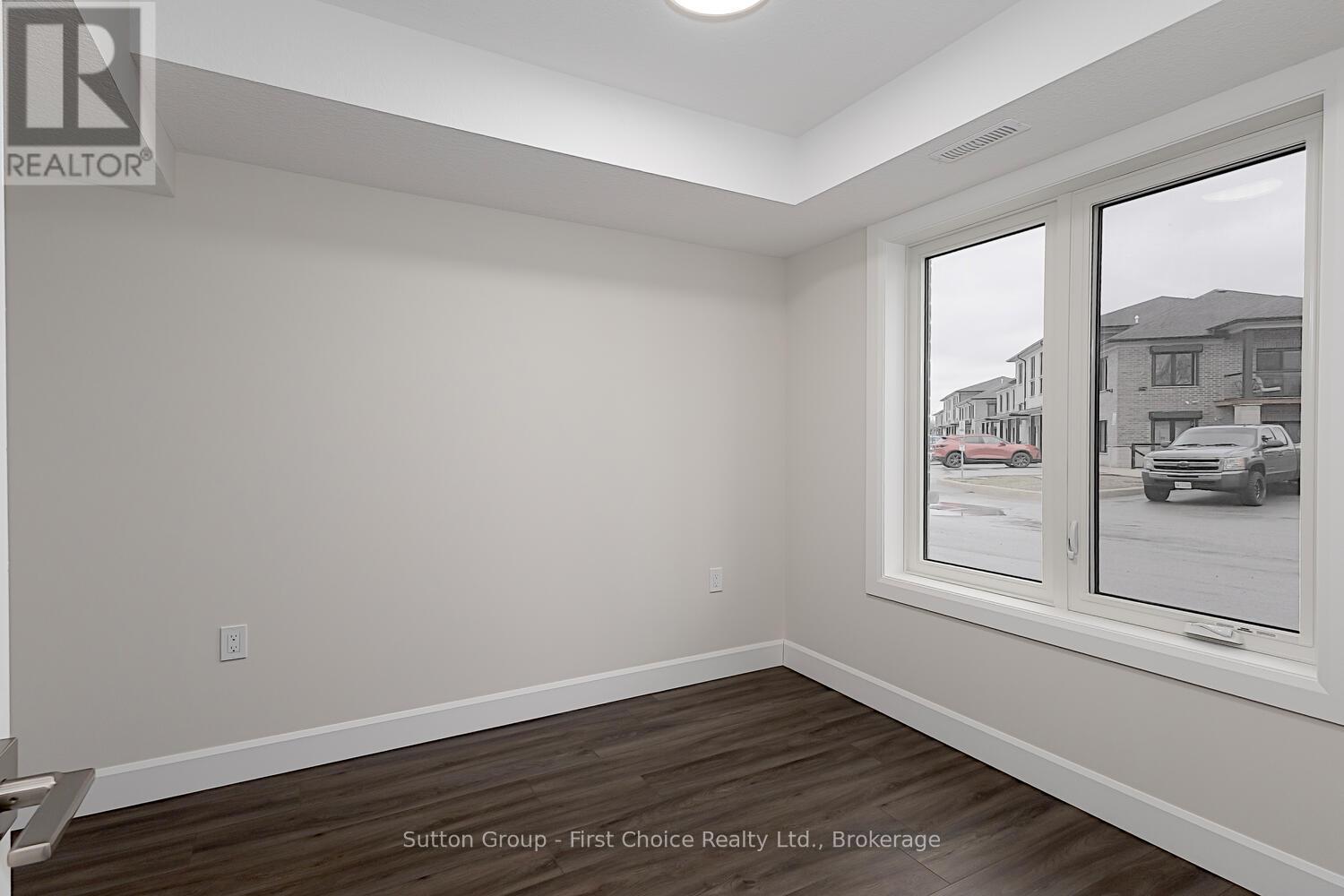 Unit 40 - 3202 Vivian Line Property Photo 15