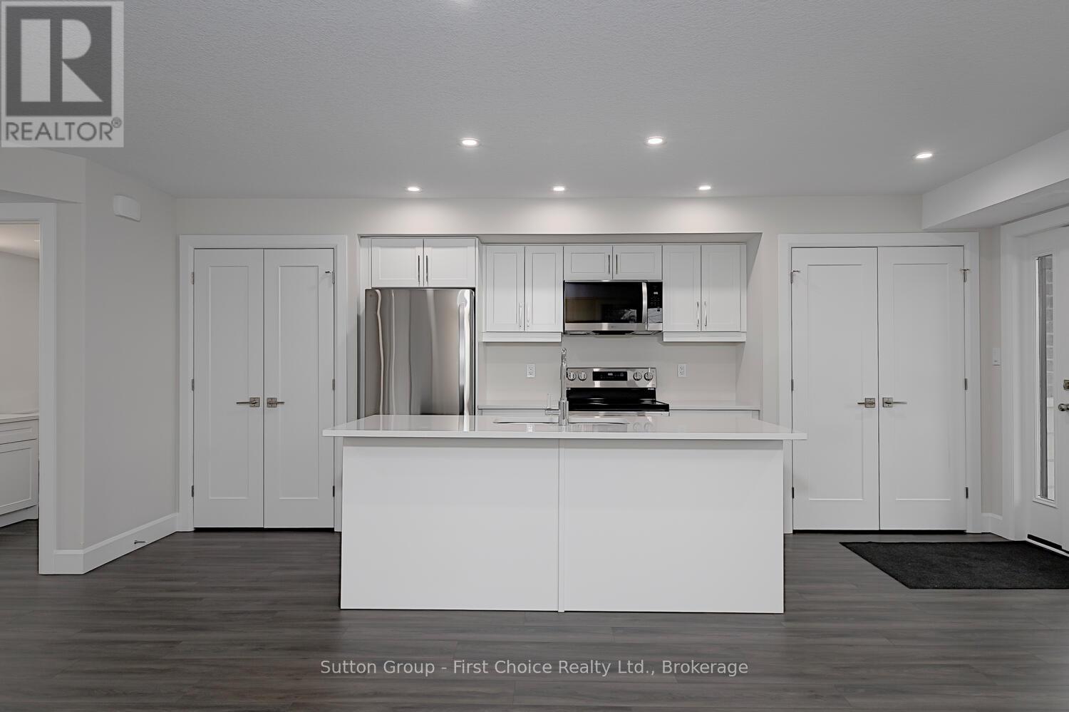 Unit 37 - 3202 Vivian Line Property Photo 8