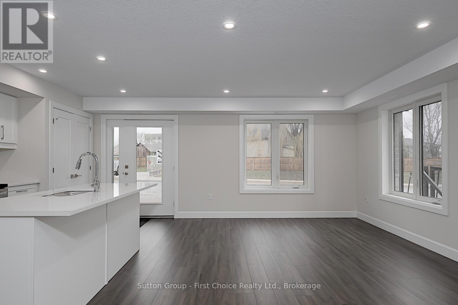 Unit 37 - 3202 Vivian Line Property Photo 9