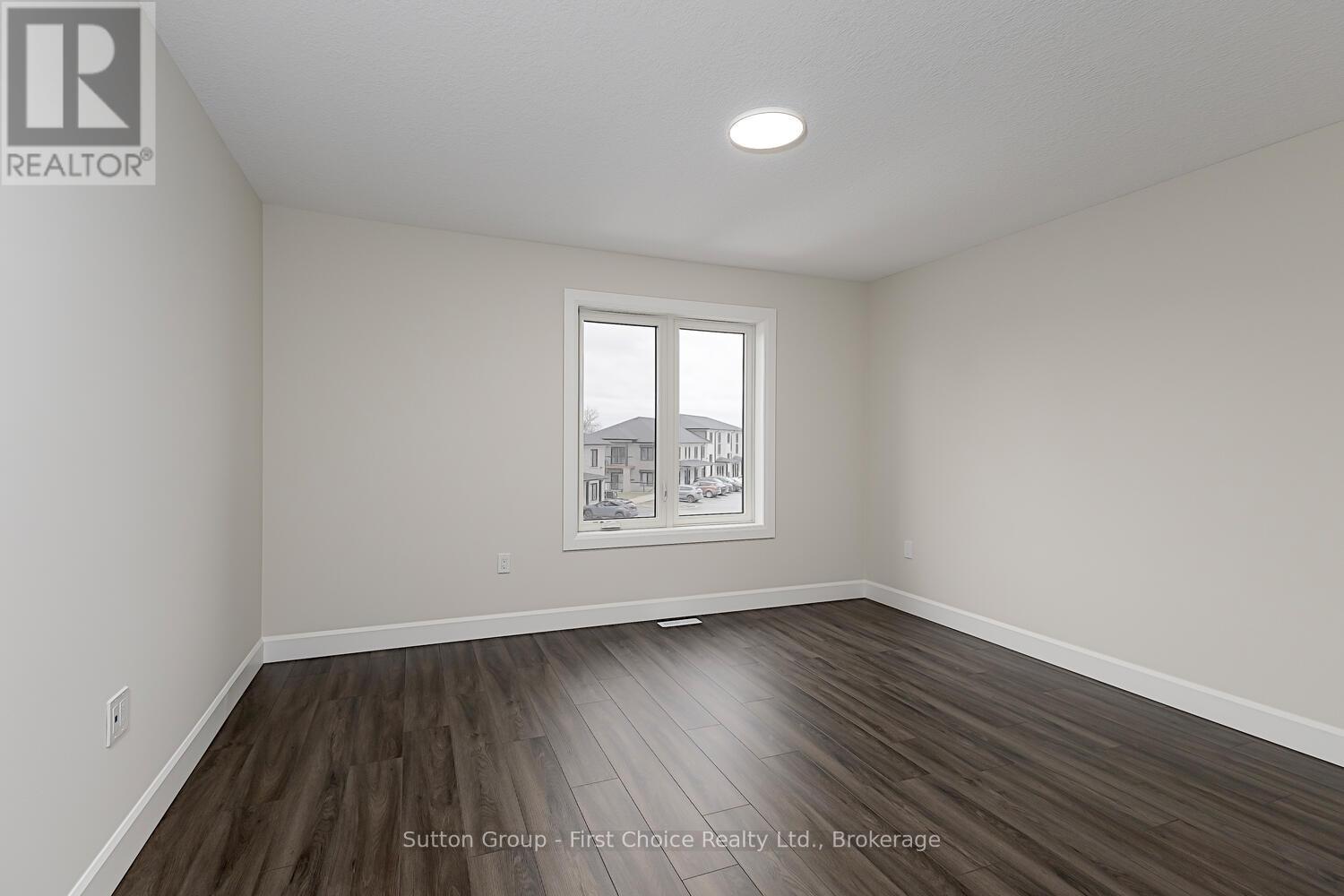 Unit 42 - 3202 Vivian Line Property Photo 15