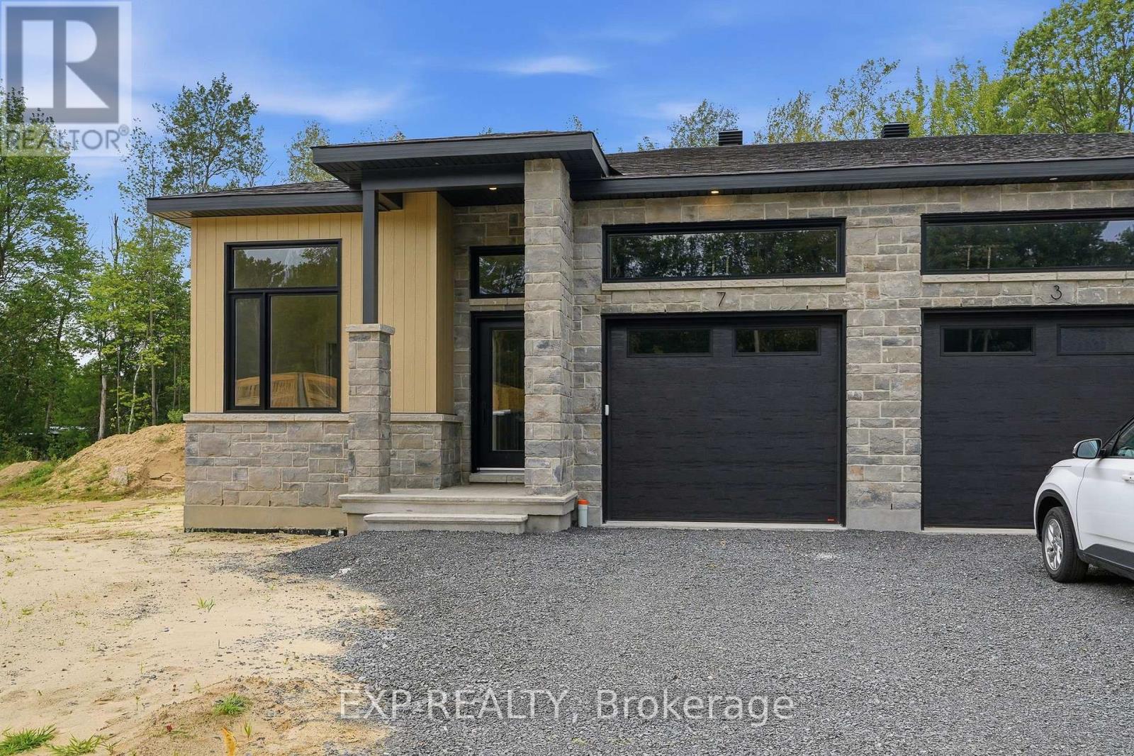 71 Hughes Circle Property Photo 1