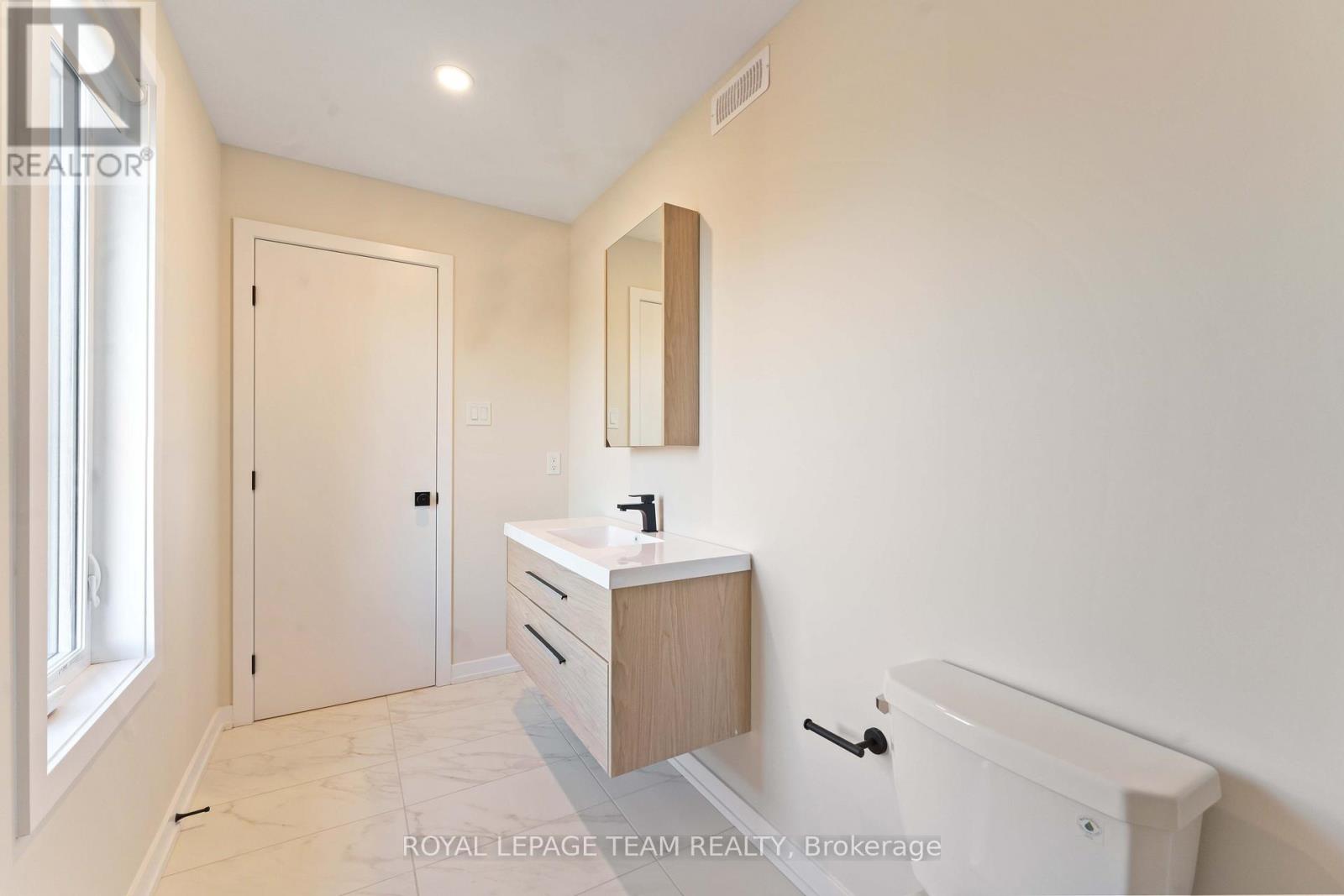 90 Elm Street Property Photo 19