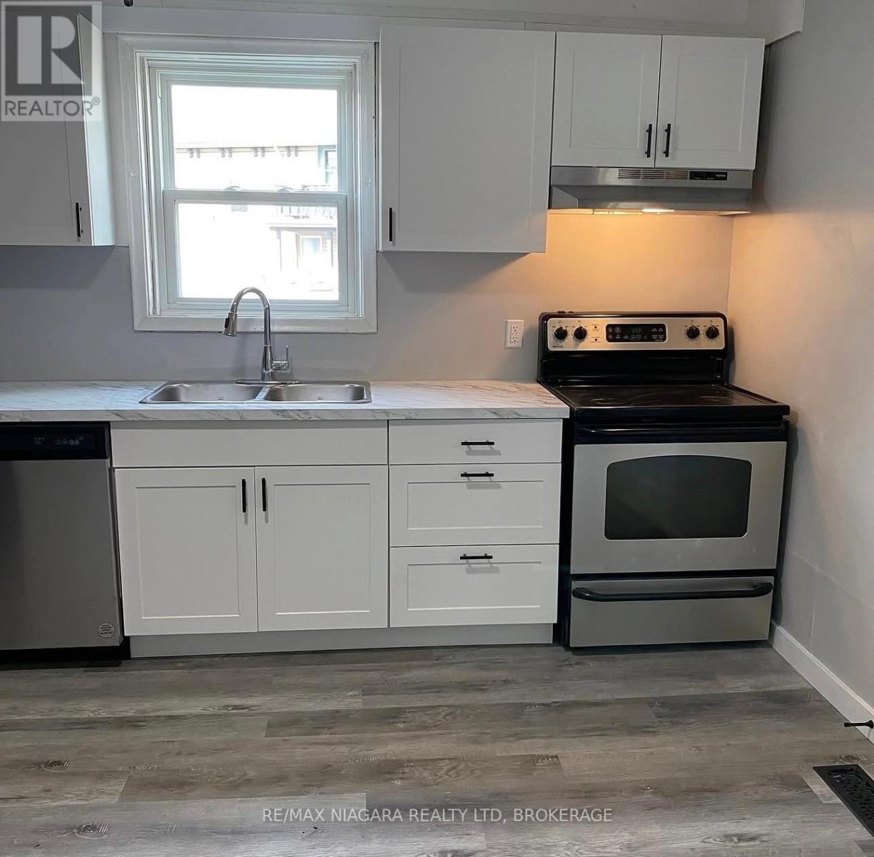 42 Niagara Street Property Photo 3