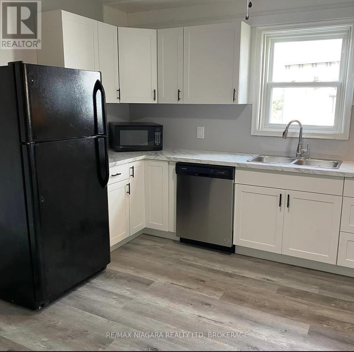 42 Niagara Street Property Photo 4