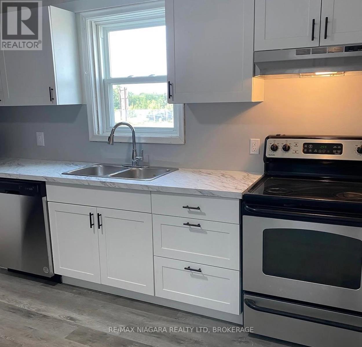 42 Niagara Street Property Photo 6