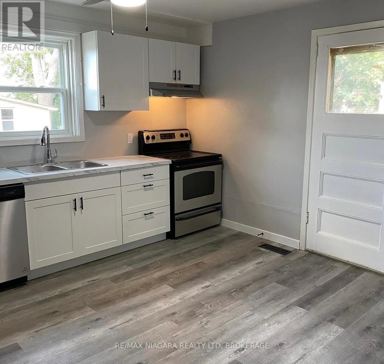 42 Niagara Street Property Photo 7