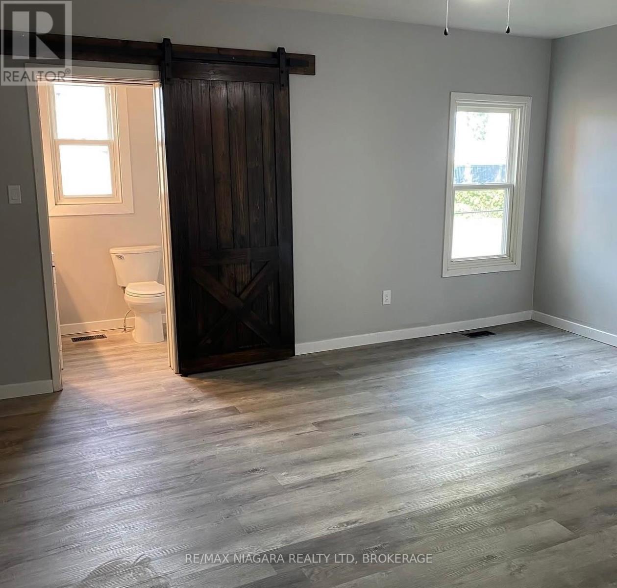 42 Niagara Street Property Photo 8