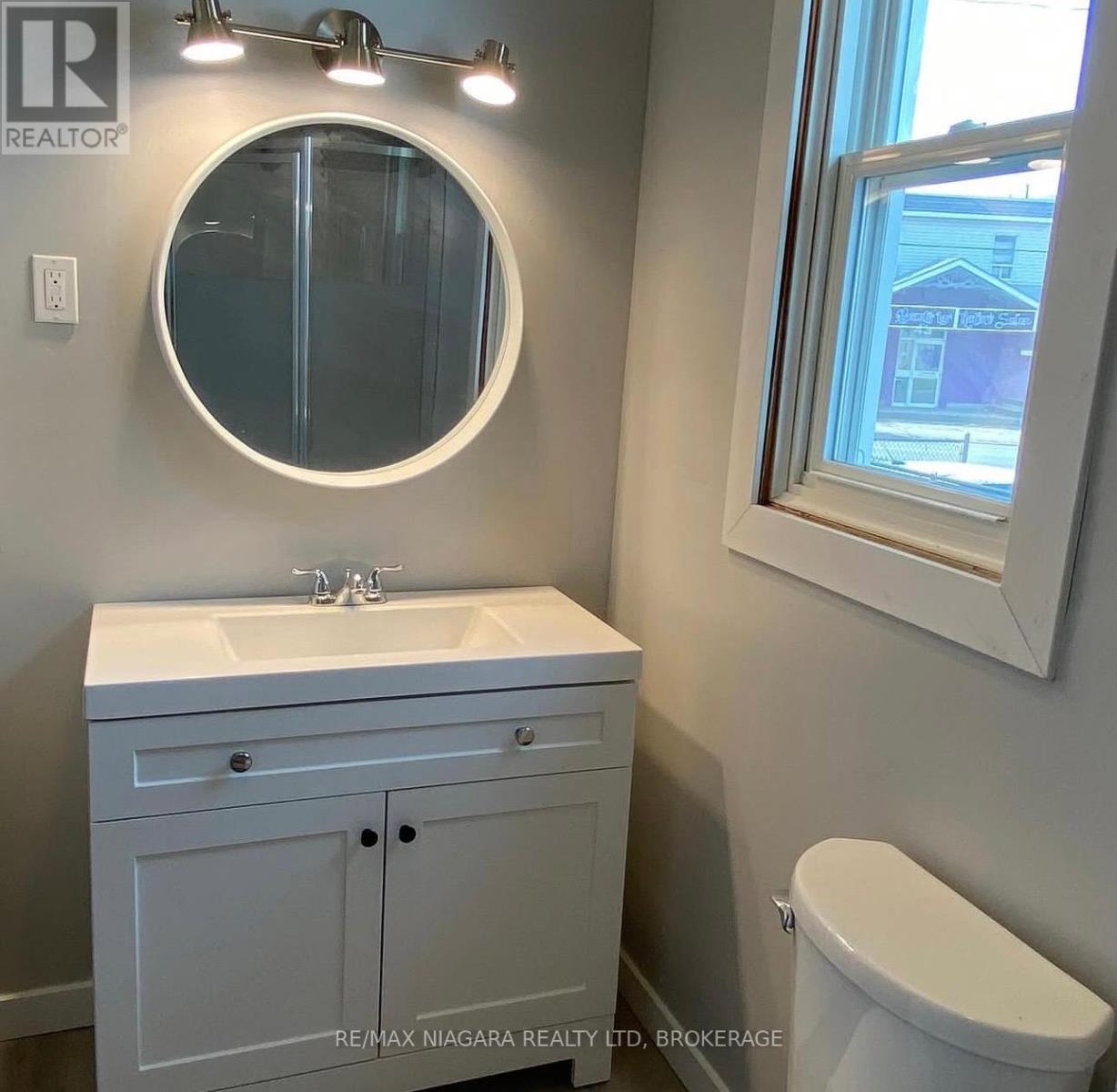 42 Niagara Street Property Photo 10