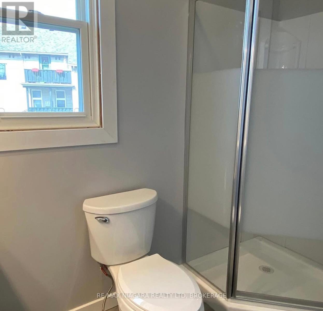 42 Niagara Street Property Photo 11