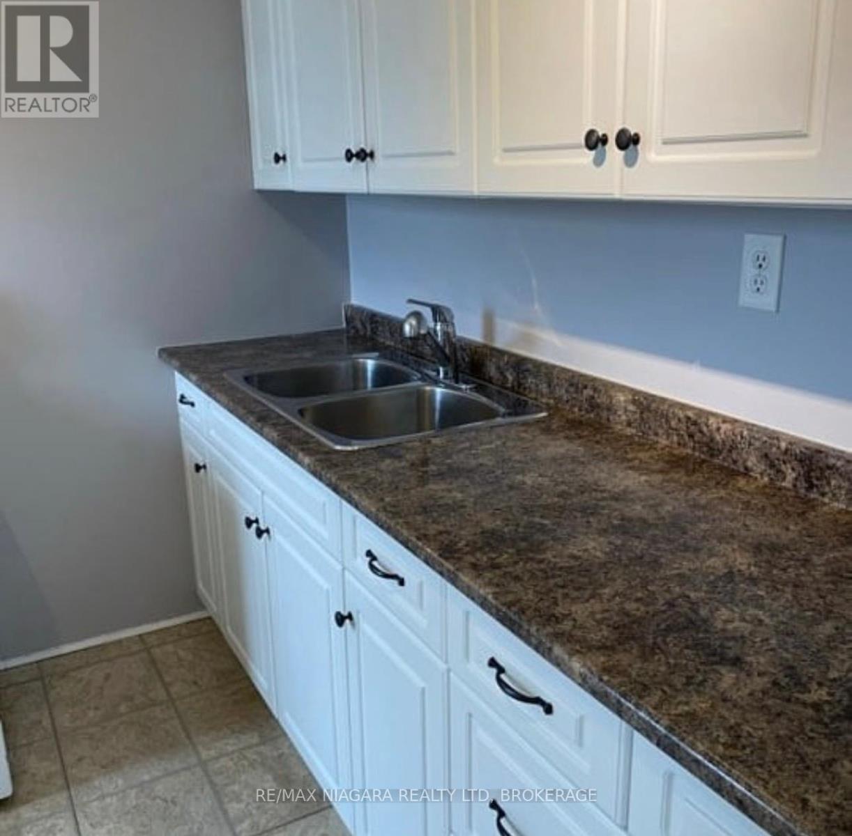 42 Niagara Street Property Photo 13