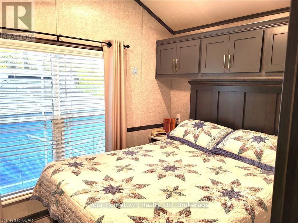 613 Oak Crescent Property Photo 8