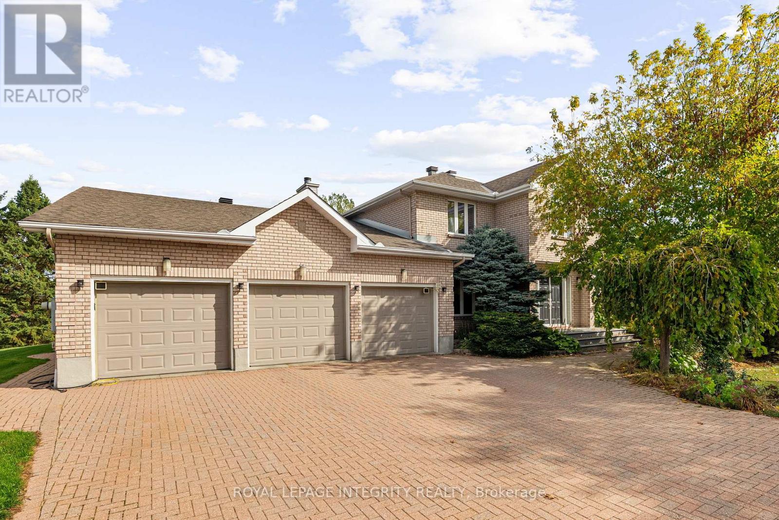 6 MARCHBROOK CIRCLE Property Photo 1