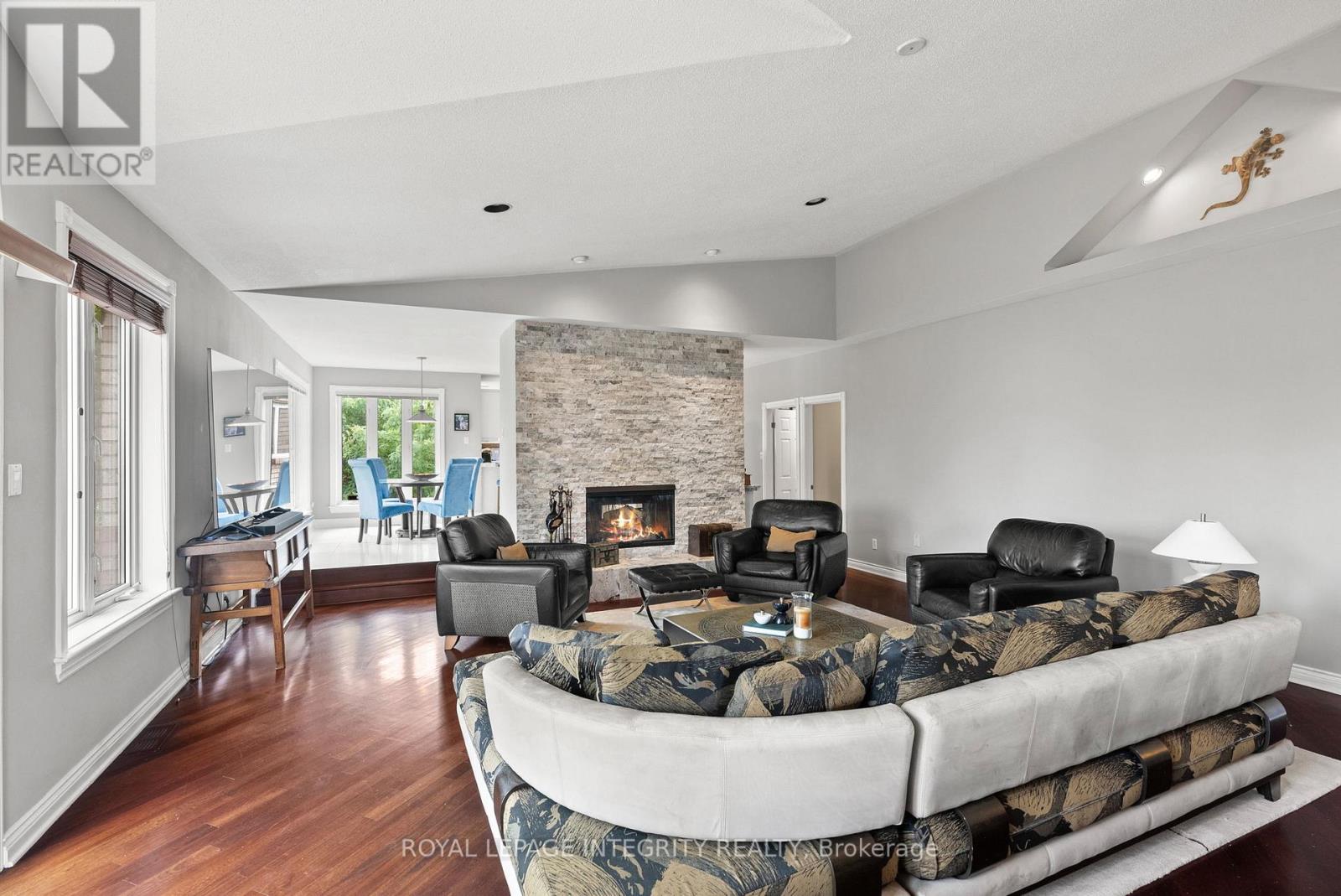 6 Marchbrook Circle Property Photo 10