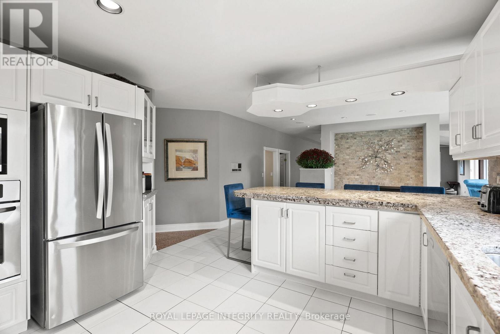 6 Marchbrook Circle Property Photo 23
