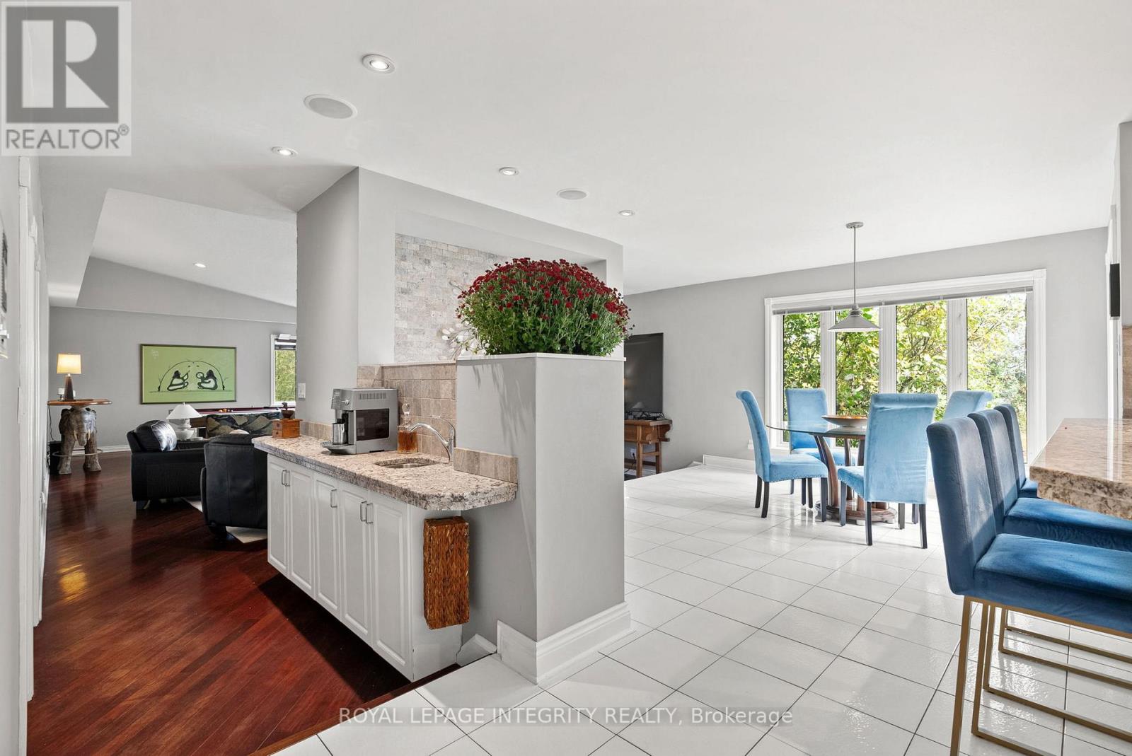 6 Marchbrook Circle Property Photo 24