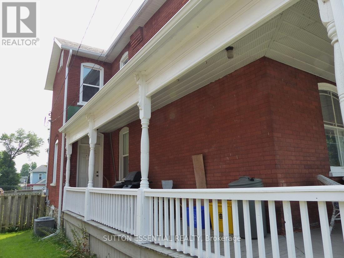 71 Russell Street E Property Photo 3
