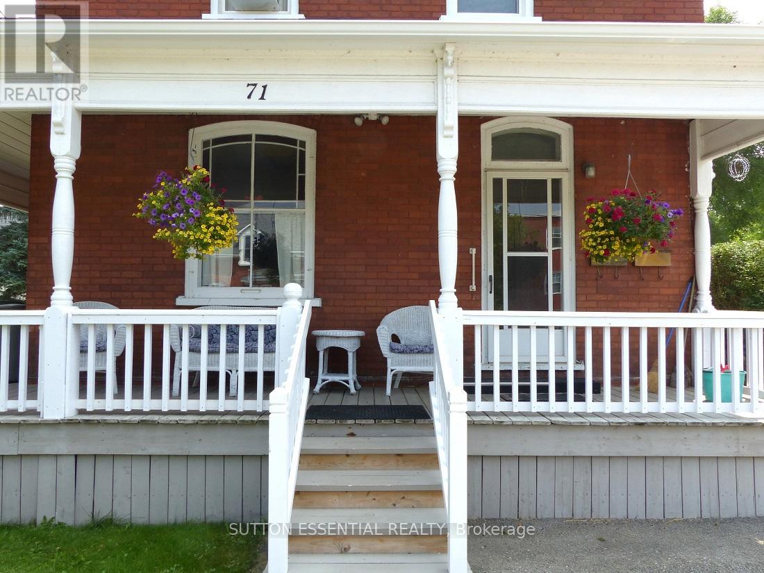71 Russell Street E Property Photo 6