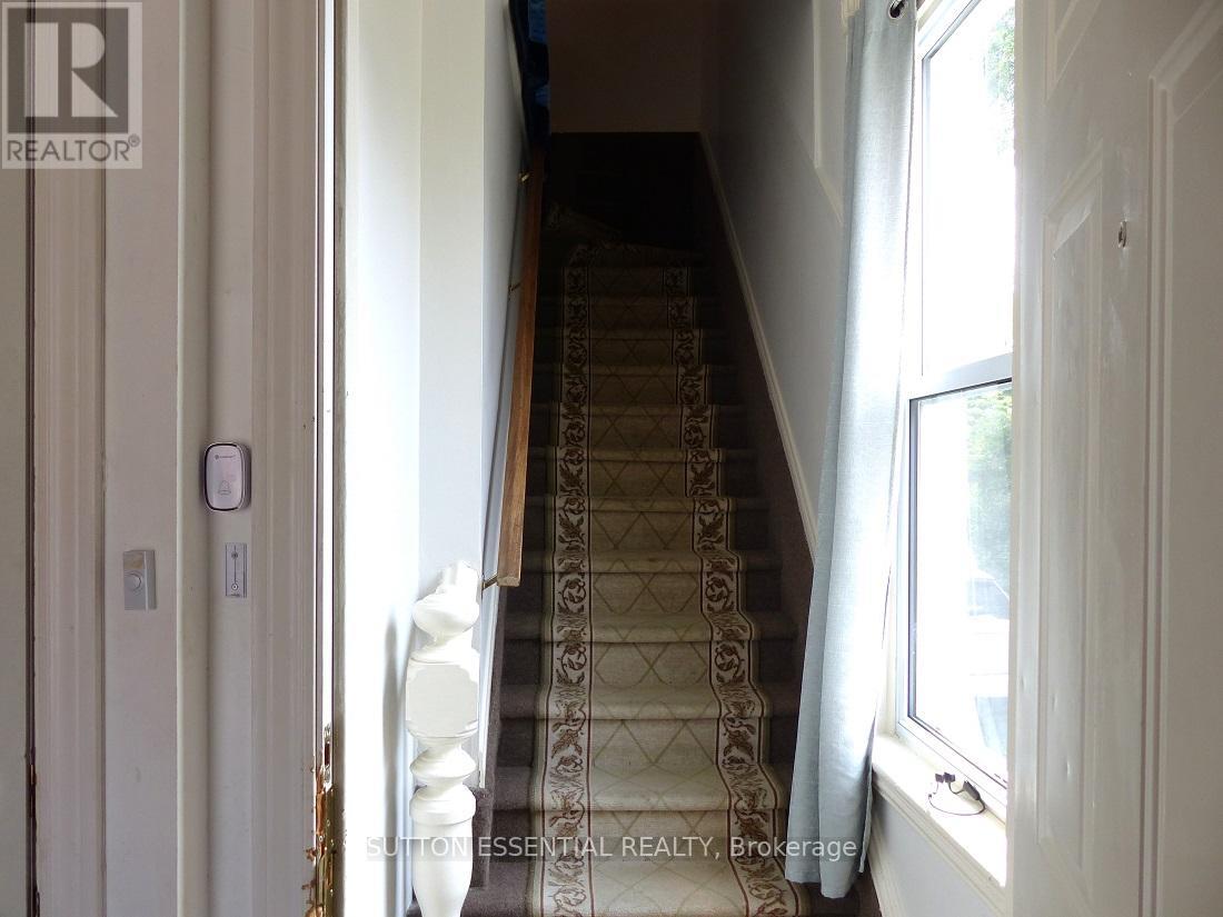 71 Russell Street E Property Photo 7