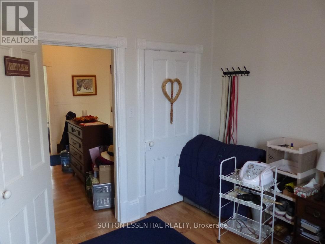 71 Russell Street E Property Photo 14