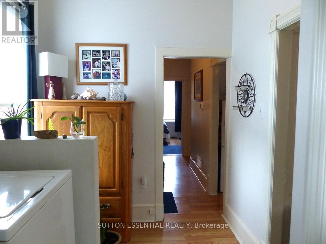 71 Russell Street E Property Photo 15