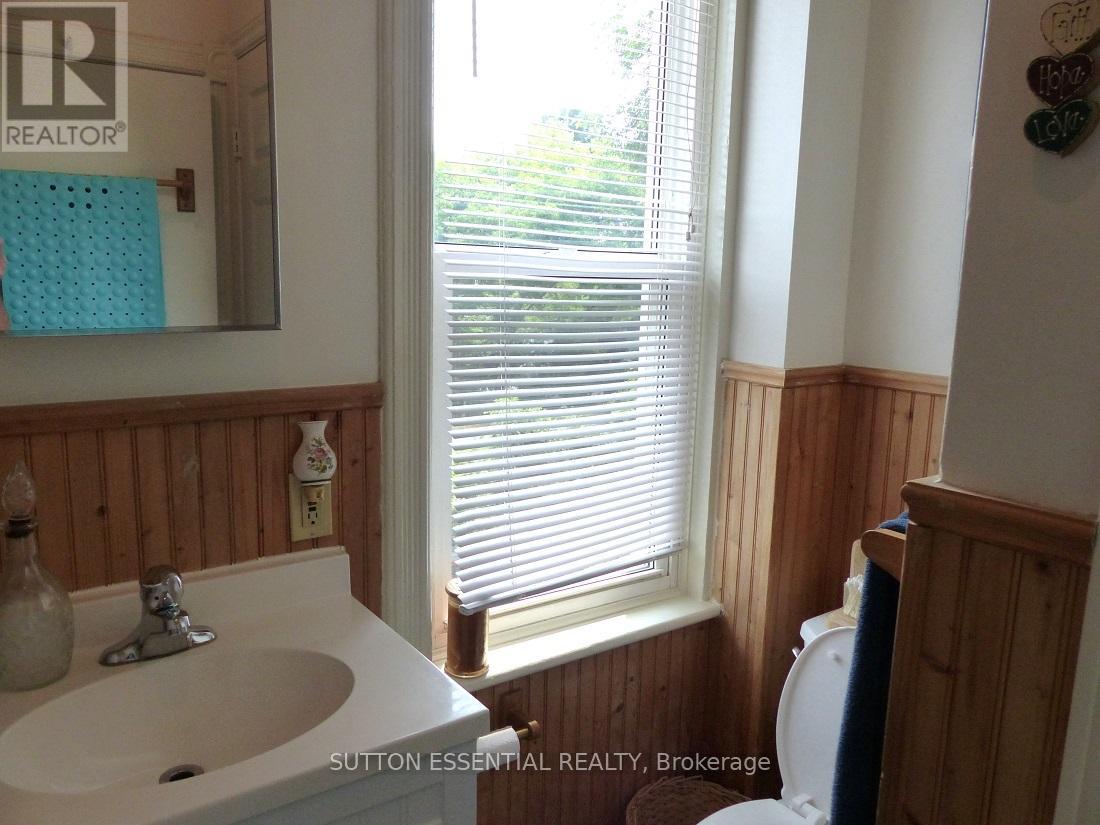 71 Russell Street E Property Photo 16