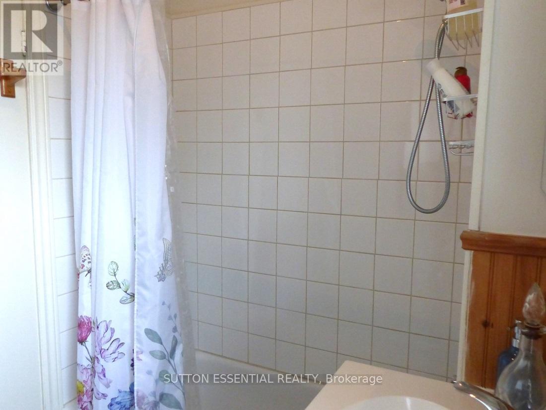 71 Russell Street E Property Photo 17