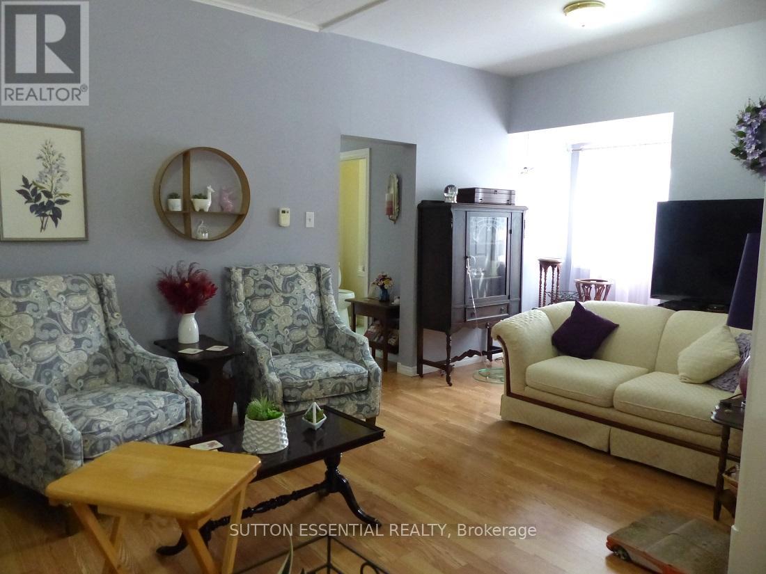 71 Russell Street E Property Photo 19