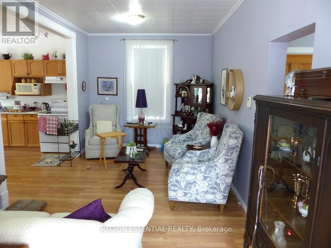 71 Russell Street E Property Photo 20